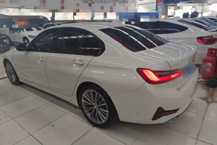 宝马3系 2020款 320i 运动套装车身外观4