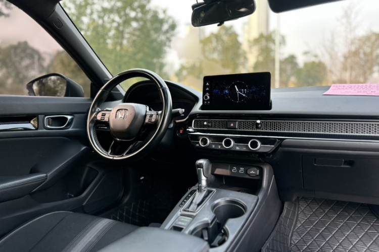 本田 思域 2022款 240TURBO CVT燃动版局部细节13