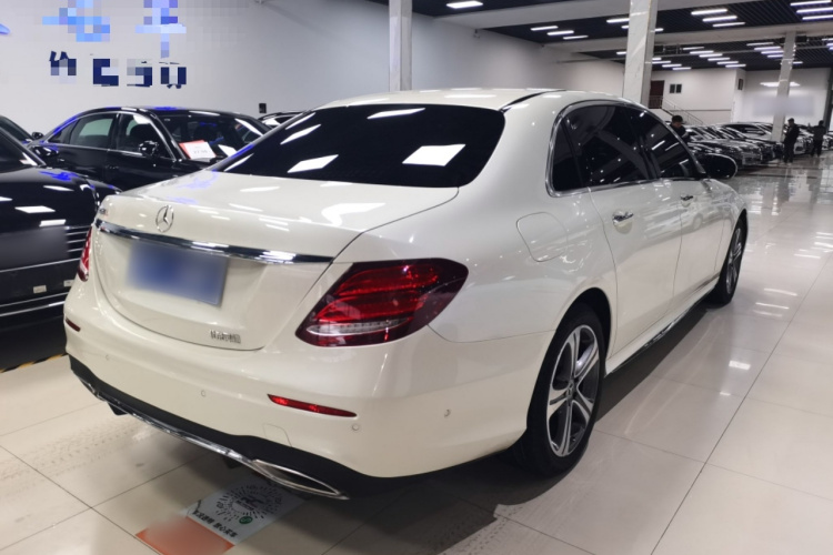 奔驰E级 2019款 E 260 L 运动型车身外观7
