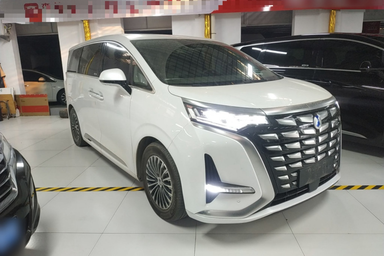 腾势D9 2022款 DM-i 970 四驱尊荣型车身外观3