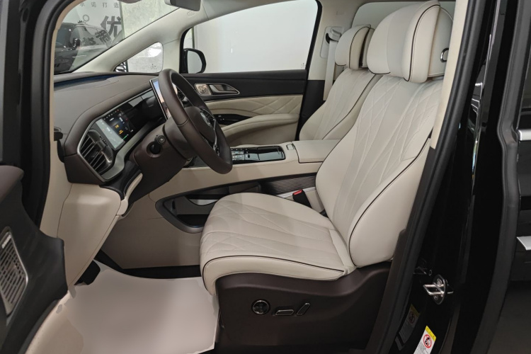 腾势D9 2024款 EV 600 四驱旗舰型中控内饰19