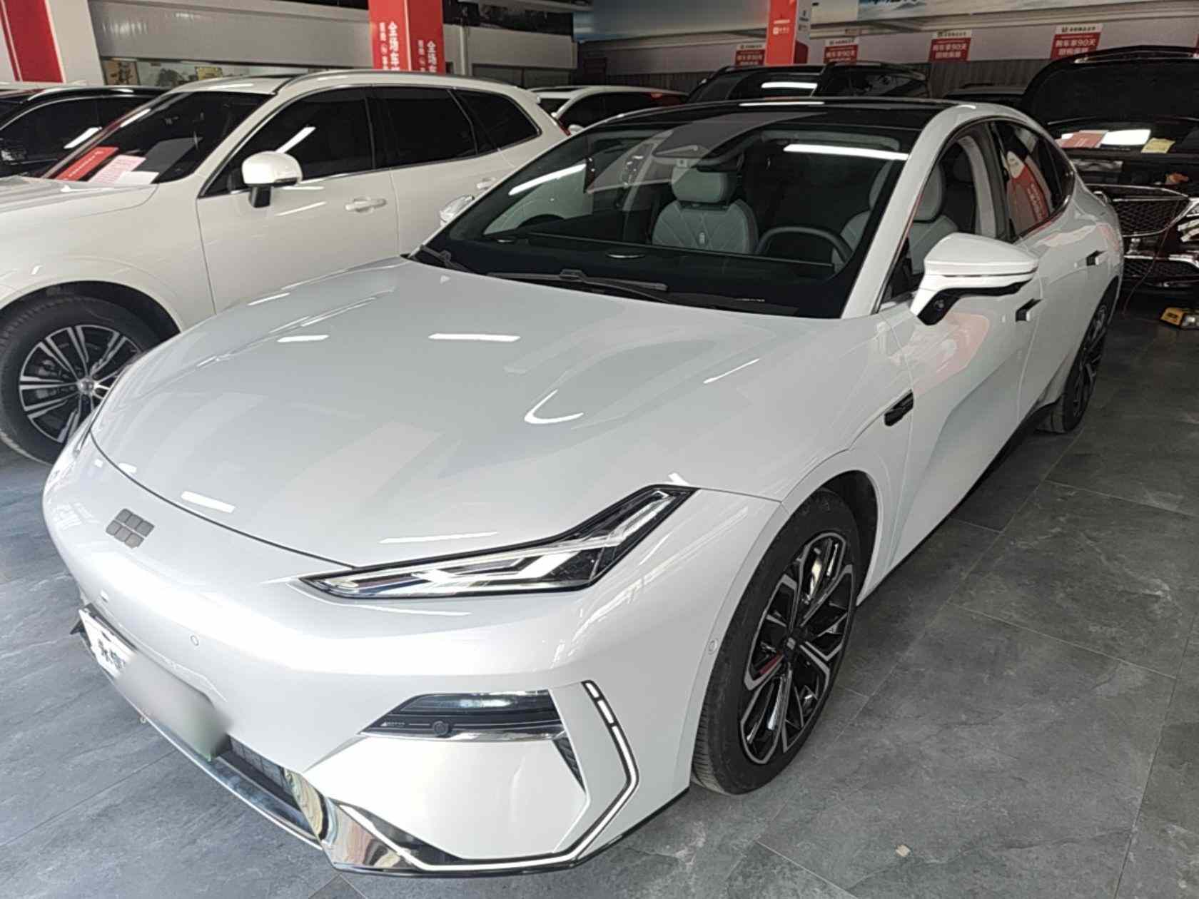 吉利银河 银河E8 2025款 700km 远航智驾版(2)