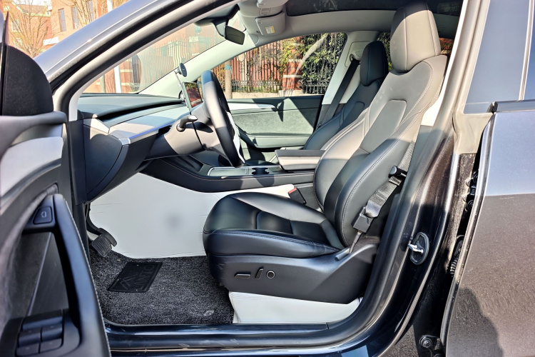 特斯拉 Model Y 2024款 长续航全轮驱动版中控内饰7002