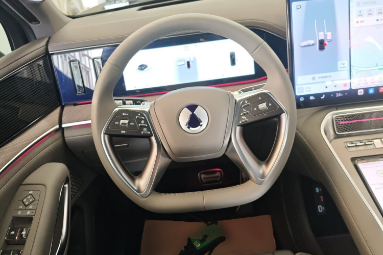 腾势N9 2025款 尊荣型中控内饰13