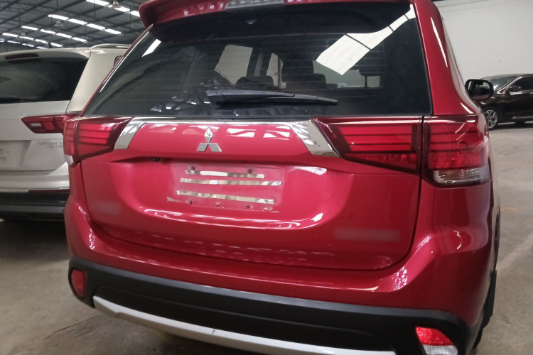 三菱 欧蓝德 2016款 2.0L 两驱风尚版 5座车身外观6