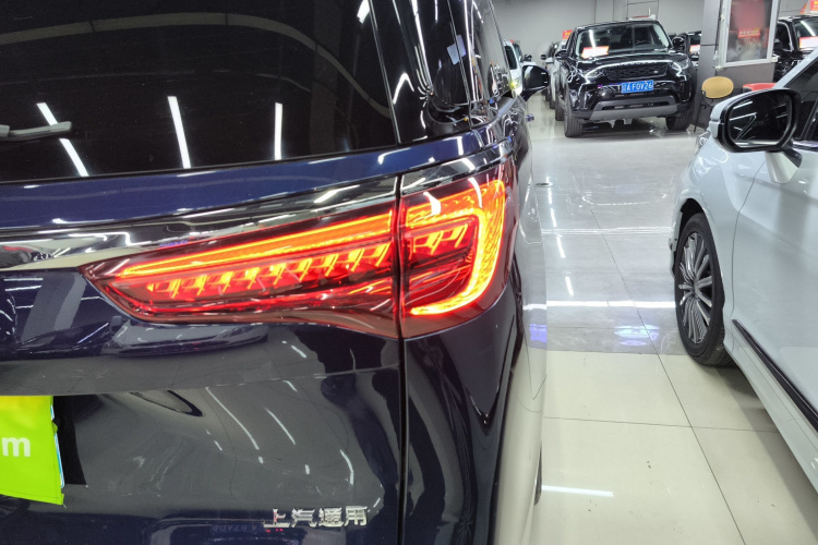 别克GL8 2020款 Avenir艾维亚 四座尊礼版车身外观9