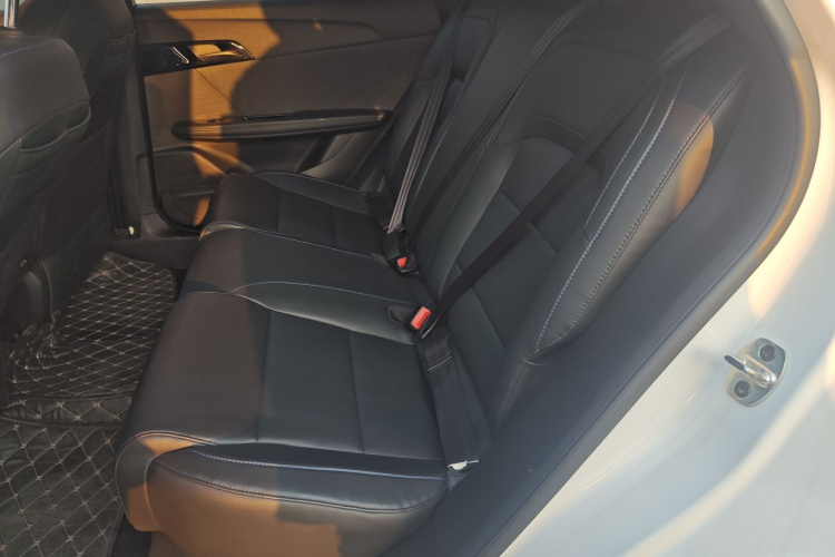 名爵 MG4 EV 2022款 425km 豪华版中控内饰7004