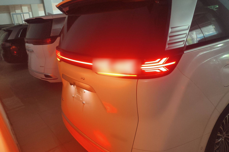 腾势D9 2022款 DM-i 970 四驱旗舰型车身外观6004