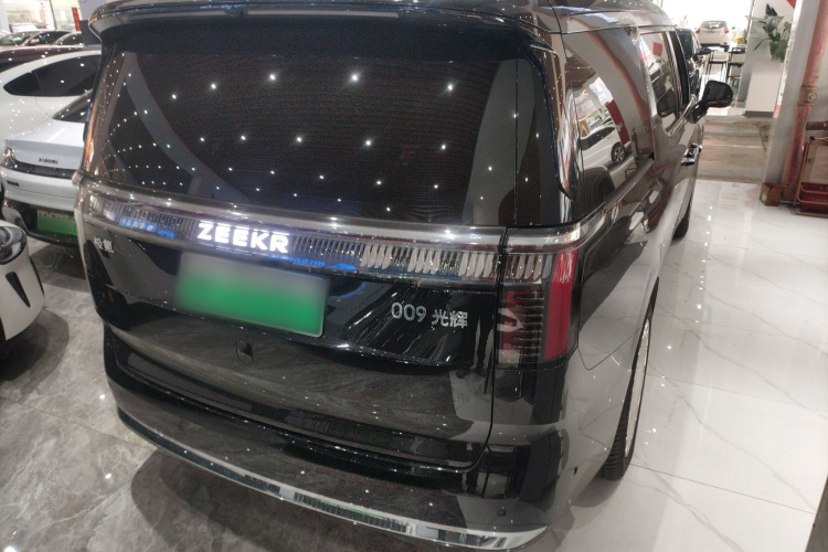 极氪009 2024款 光辉车身外观7