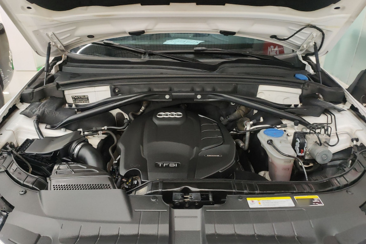奥迪Q5 2017款 Plus 40 TFSI 技术型机舱底盘24