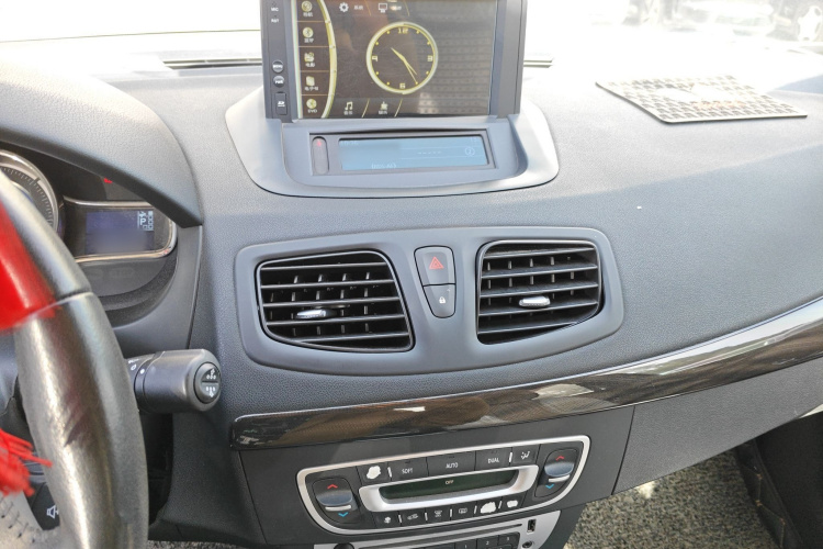 雷诺 风朗 2013款 2.0L 时尚版局部细节16