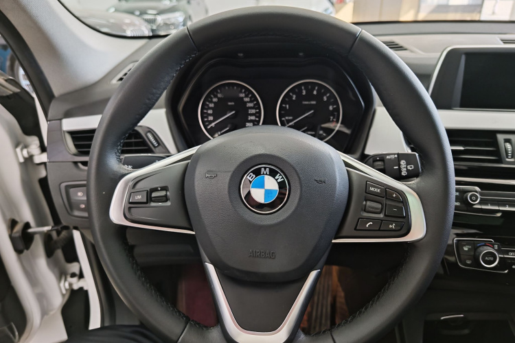 宝马X1 2016款 sDrive18Li 尊享型中控内饰7012