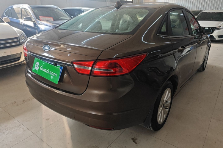 福特 福睿斯 2015款 1.5L 自动时尚型车身外观7