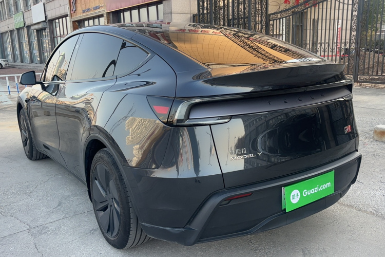 特斯拉 Model Y 2025款 后轮驱动 首发版车身外观6005