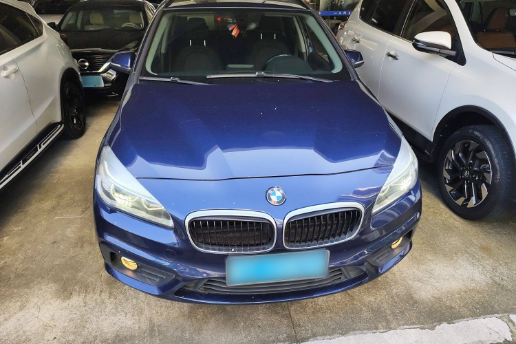 宝马2系旅行车 2016款 218i 领先型车身外观2