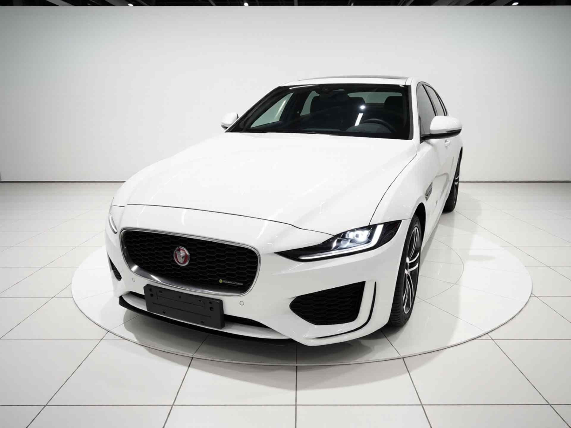 捷豹XEL 2023款 2.0T 250PS R-DYNAMIC S进取运动版(1)