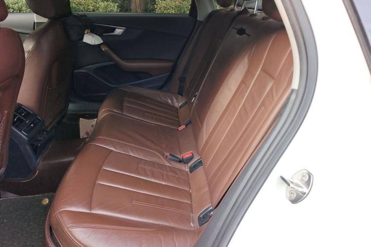 奥迪A4L 2017款 45 TFSI quattro 风尚型中控内饰7004