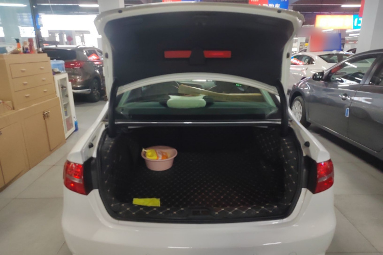 奥迪A4L 2015款 35 TFSI 自动舒适型机舱底盘23