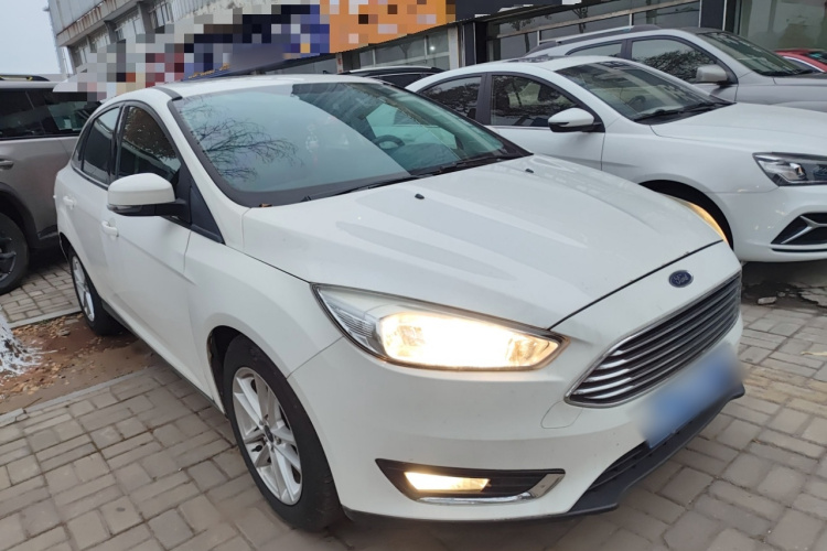 福特 福克斯 2017款 三厢 1.6L 自动风尚型智行版车身外观3