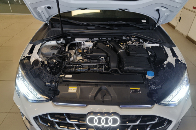 奥迪A3 2025款 A3L Limousine 35TFSI 飞驰尊享型 +豪华臻选包机舱底盘24