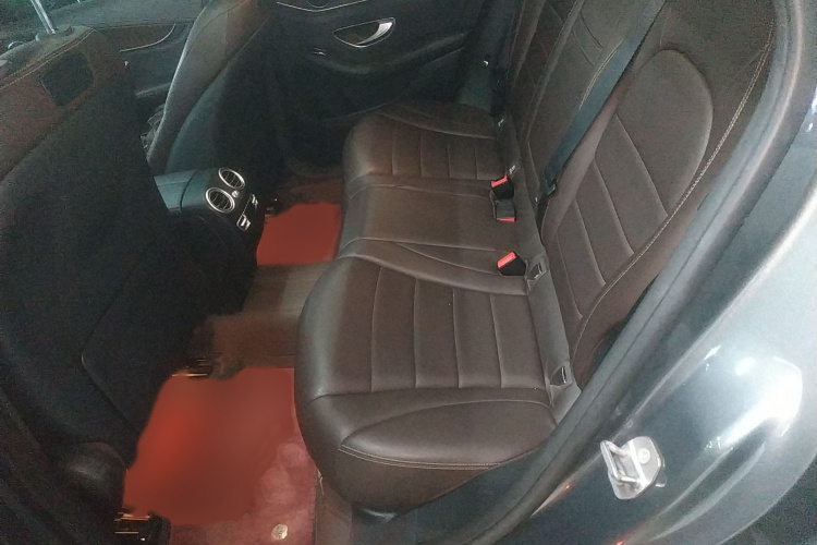 奔驰GLC 2018款 改款 GLC 300 4MATIC 动感型中控内饰7004