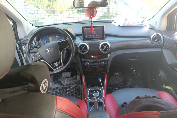 北汽新能源EX 2018款 EX360 新尚版中控内饰12