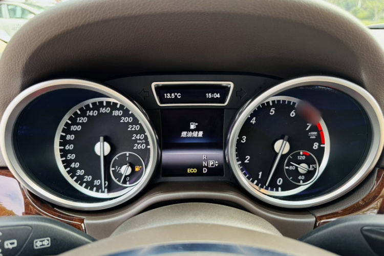 奔驰M级 2014款 ML 400 4MATIC动感型局部细节14