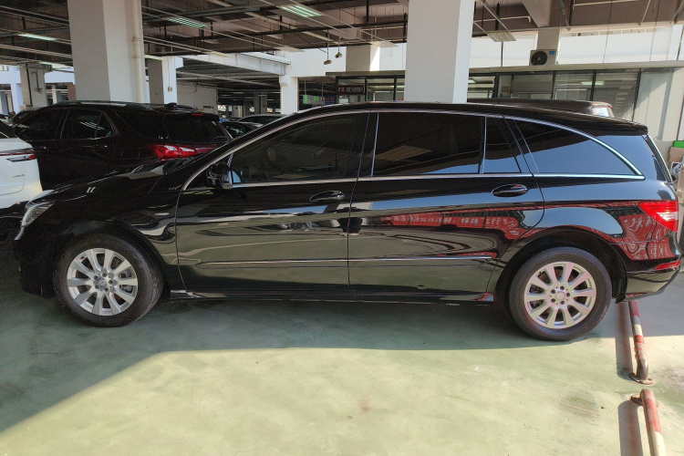 奔驰R级 2017款 R 320 4MATIC 商务型臻藏版车身外观4