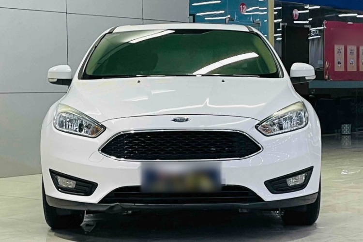 福特 福克斯 2018款 两厢经典 1.6L 自动风尚型智行版车身外观6005