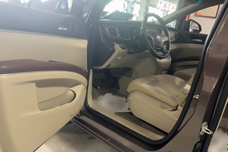 别克GL8 2015款 2.4L 豪华商务尊享版中控内饰7002