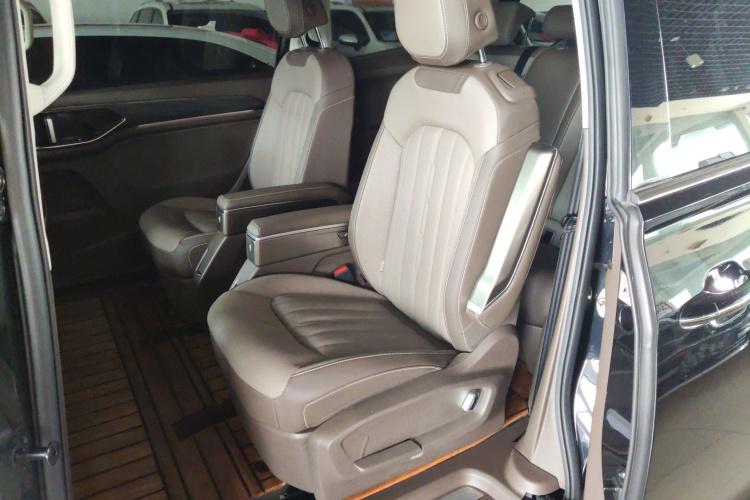 大众 威然 2023款 改款 380TSI 尊驰版中控内饰21