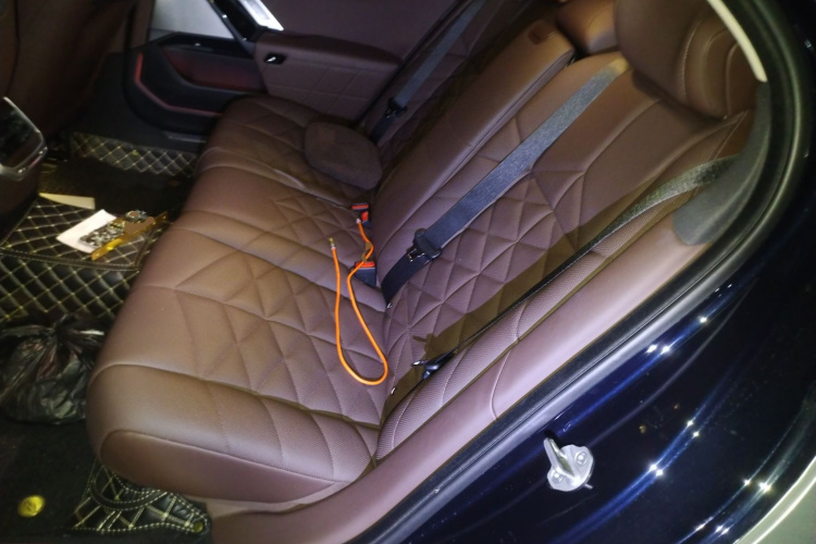 宝马i7 2023款 eDrive50L 领先M运动套装中控内饰21