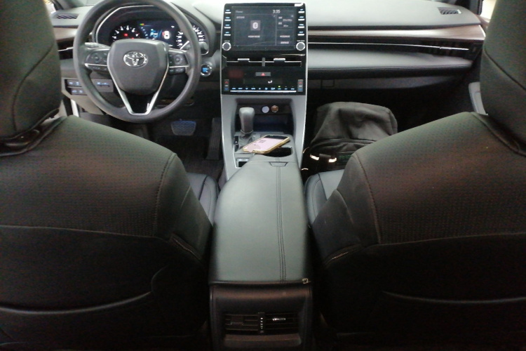 丰田 亚洲龙 2019款 2.0L 进取版 国VI中控内饰7002