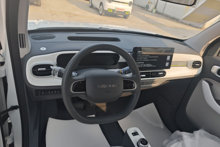 吉利银河 熊猫 2025款 210km 元气熊中控内饰7002