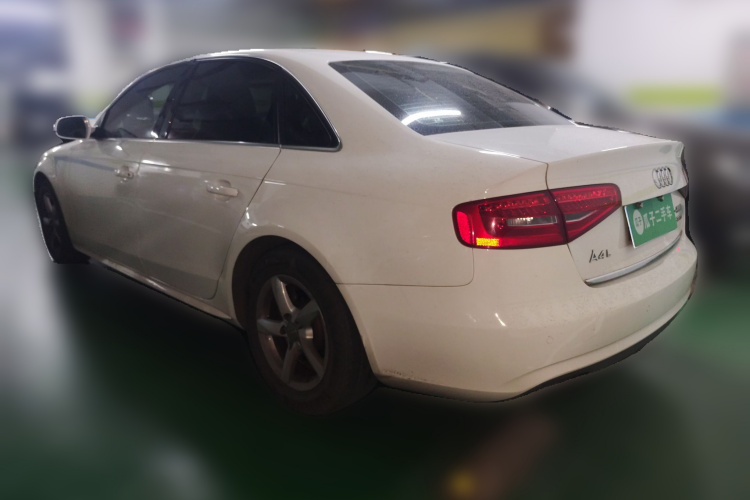 奥迪A4L 2013款 35 TFSI 自动标准型车身外观5