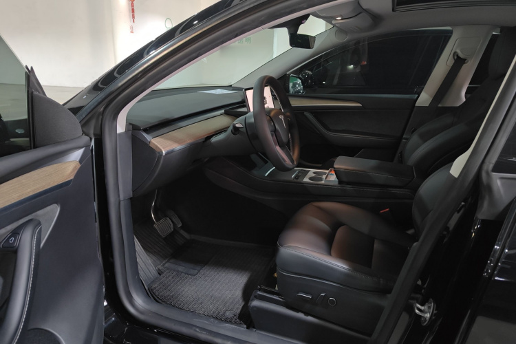 特斯拉 Model Y 2022款 改款 后轮驱动版中控内饰19