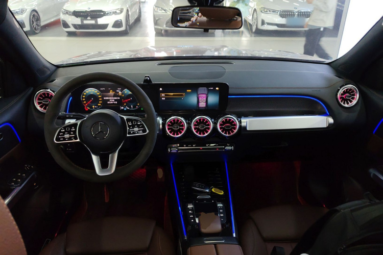 奔驰GLB 2023款 GLB 220 时尚型中控内饰7002