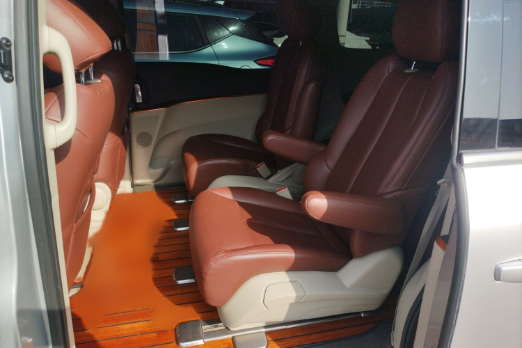 别克GL8 2018款 28T 舒适型 国VI中控内饰7004