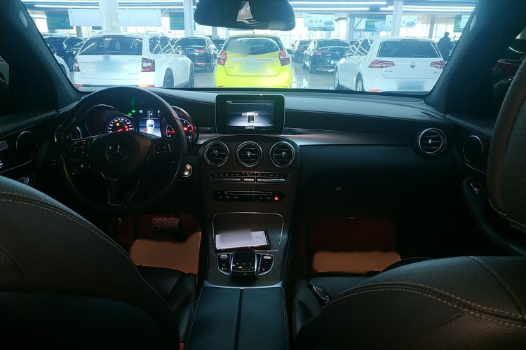 奔驰GLC 2018款 改款 GLC 300 4MATIC 动感型中控内饰7002
