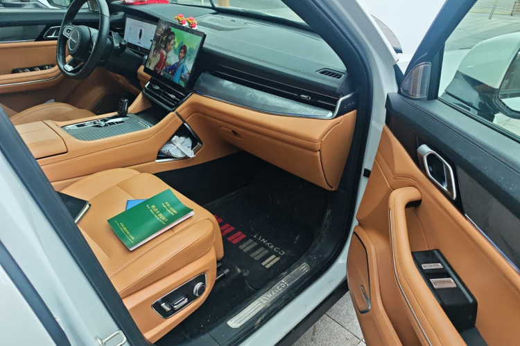 领克09 EM-P 2024款 2.0TD EM-P 四驱ULTRA 六座局部细节9005