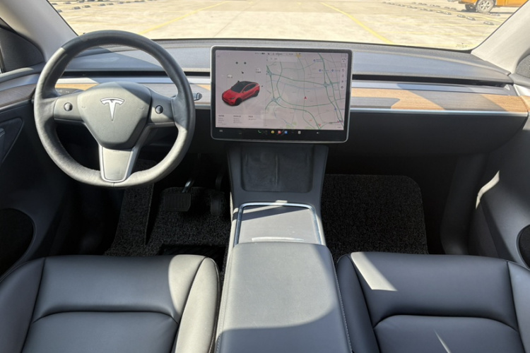 特斯拉 Model Y 2021款 长续航全轮驱动版中控内饰7003