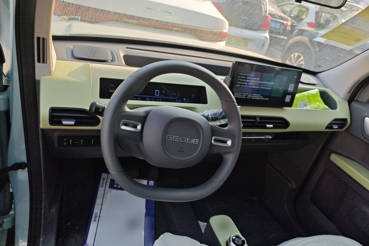 吉利银河 2024款 熊猫mini 200km 耐力熊中控内饰12