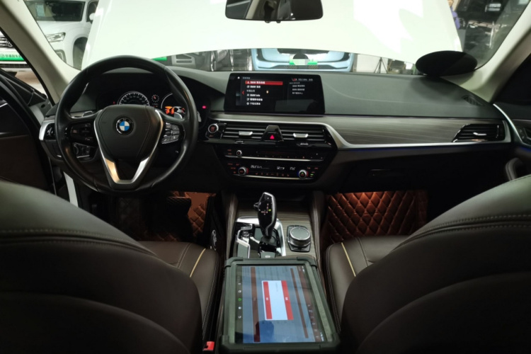 宝马5系 2018款 530Li 领先型 豪华套装中控内饰12