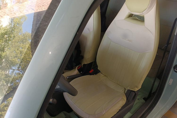 吉利银河 2023款 熊猫mini 120km 萌萌熊中控内饰19