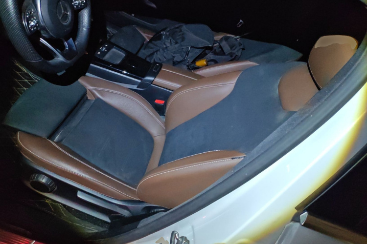 奔驰A级 2020款 A 180 L 运动轿车中控内饰19