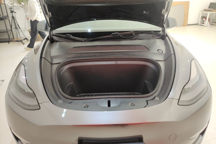特斯拉 Model Y 2021款 标准续航后驱版机舱底盘24