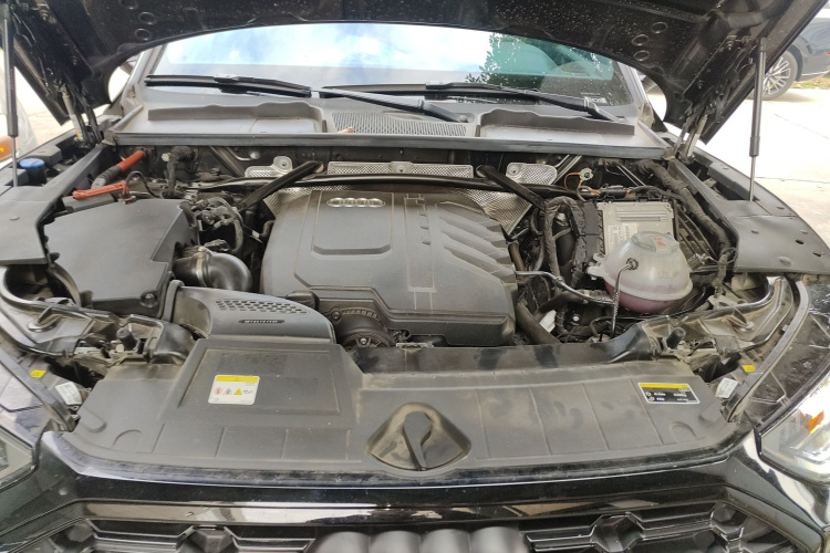 奥迪Q5L 2024款 40 TFSI 豪华动感型机舱底盘24
