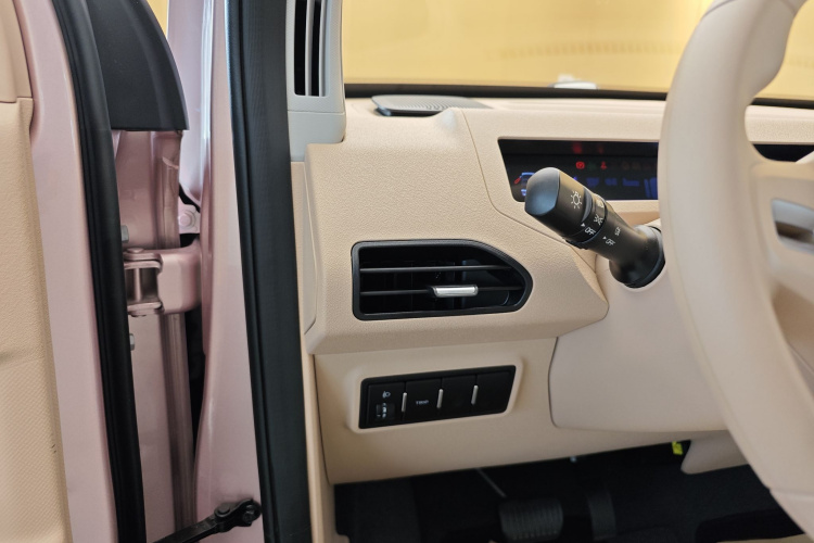 吉利银河 2024款 熊猫mini 200km 耐力熊中控内饰7012