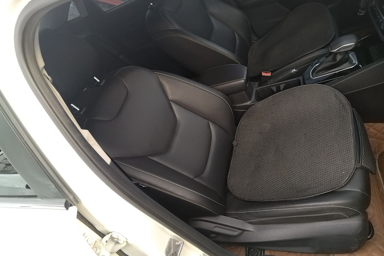 福特 福睿斯 2021款 1.5L 自动钻石版局部细节41