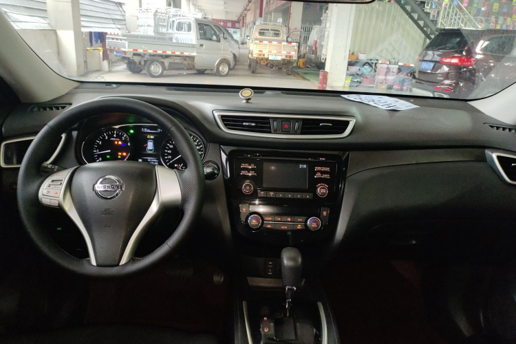 日产 奇骏 2014款 2.0L CVT舒适版 2WD中控内饰12